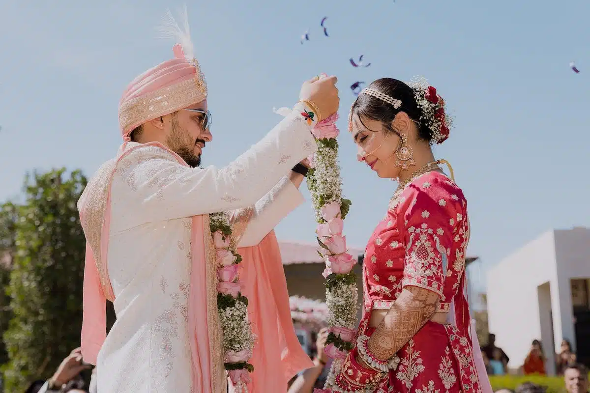 Découvrez les traditions de mariage à travers le globe et leur symbolique profonde