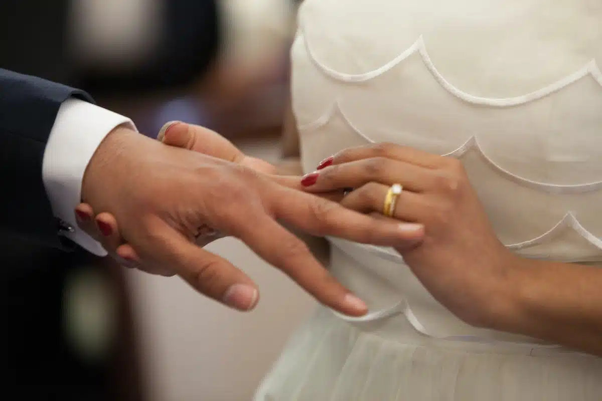 Organisez un mariage de rêve sans faire exploser votre budget : conseils et astuces pour une cérémonie économique et réussie