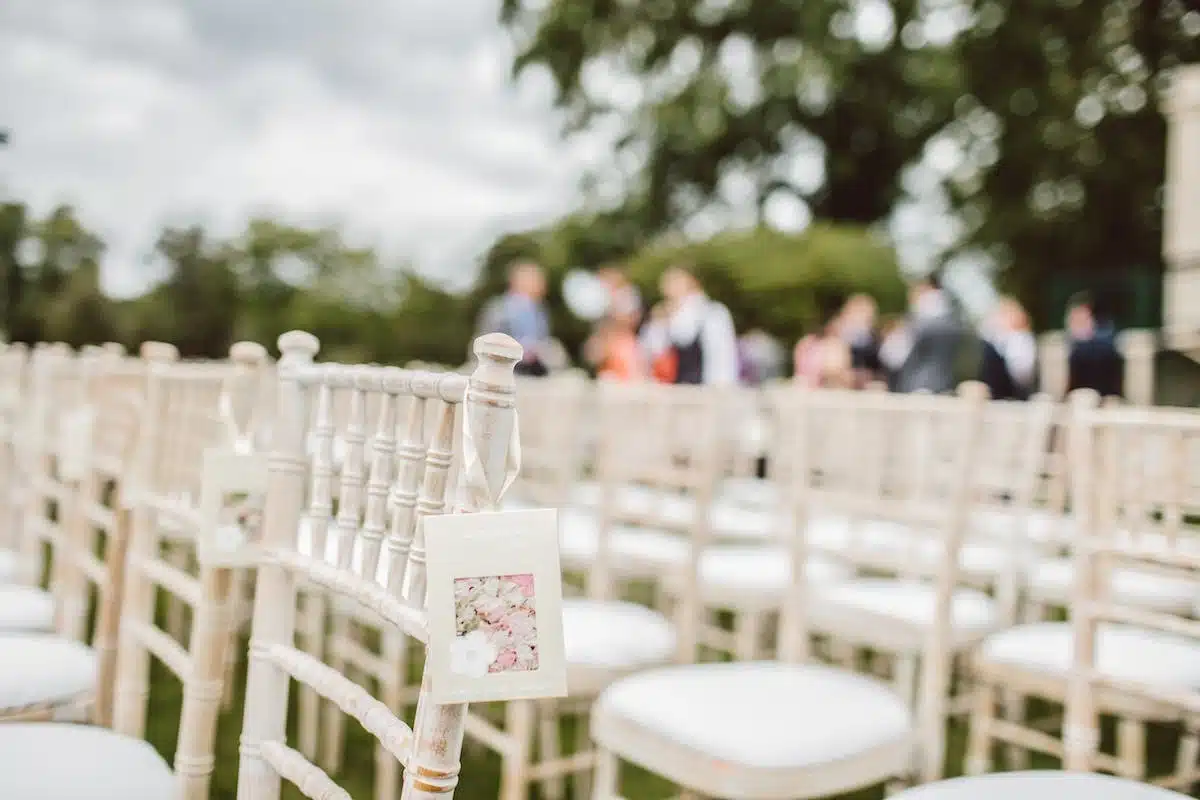 Les étapes incontournables pour un mariage en extérieur réussi