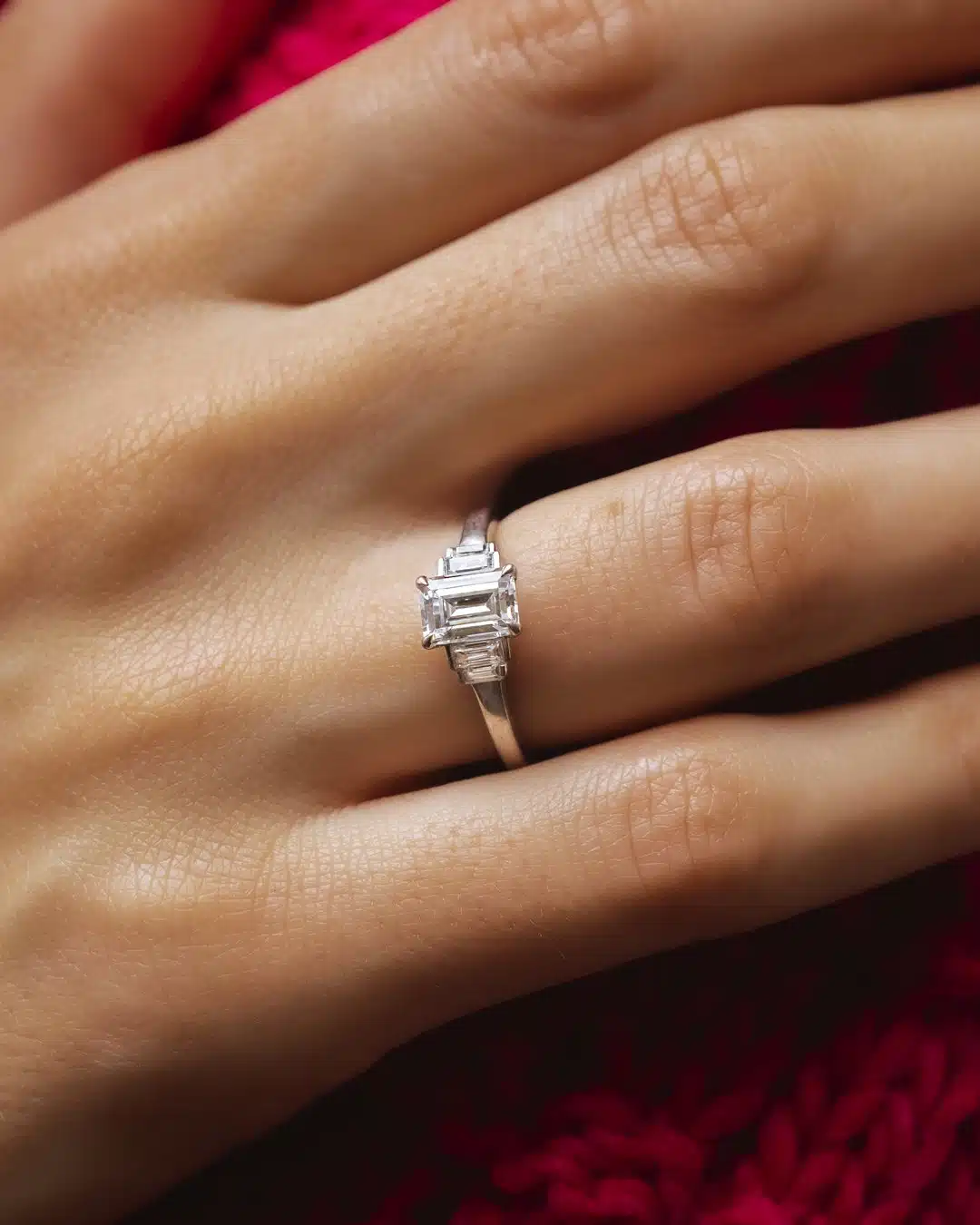 Bague de fiançailles unique : comment choisir le bijou parfait pour votre demande ?