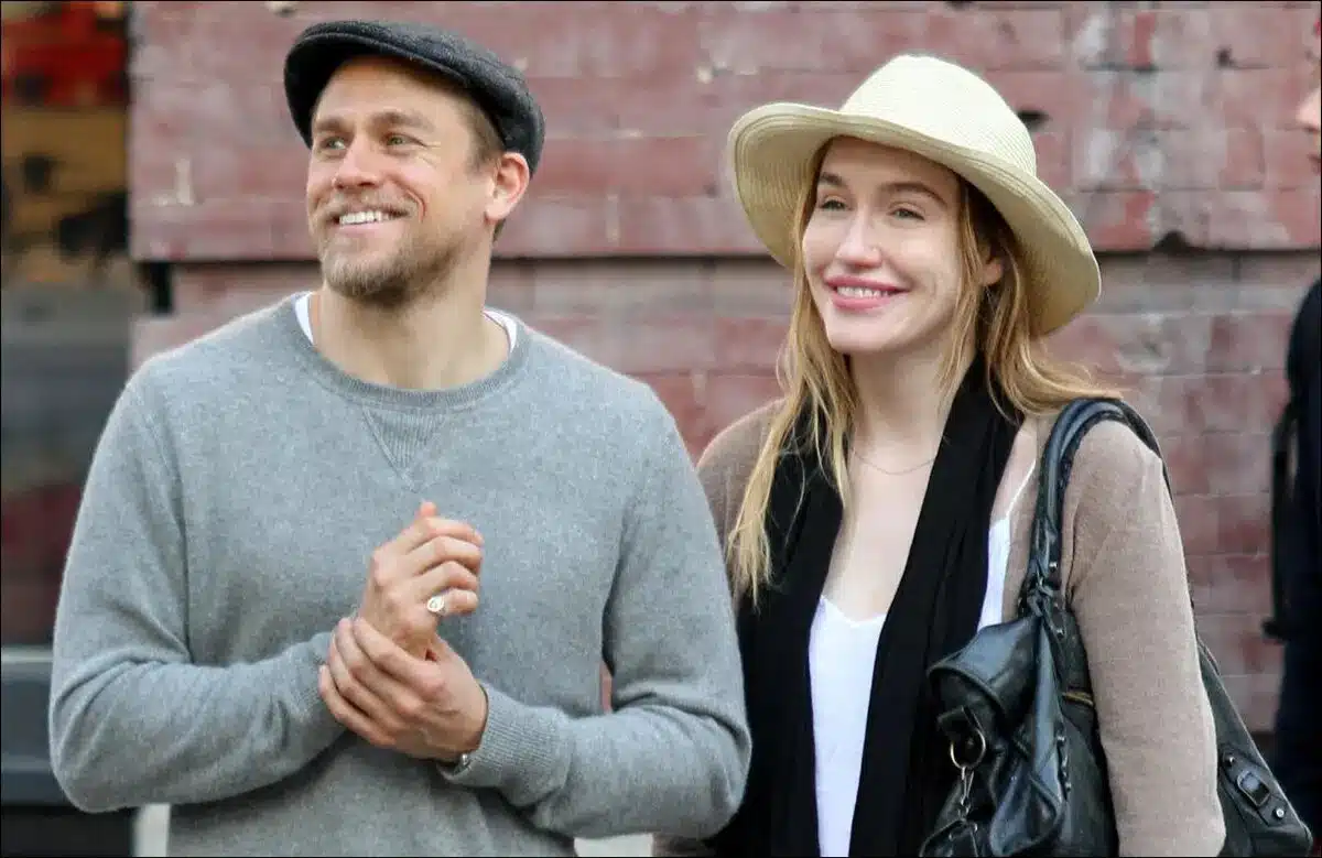 L’histoire d’amour de charlie hunnam et morgana mcnelis : comment ils se sont rencontrés et leur chemin vers le bonheur