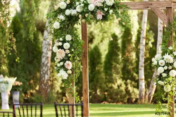 Comment faire une arche fleurie pour mariage ?