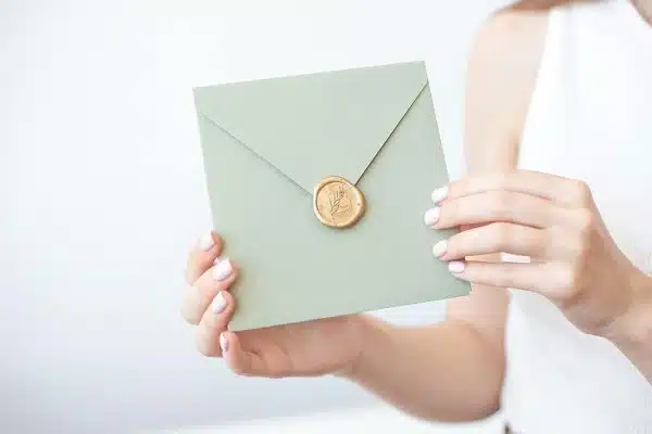 Quand distribuer les invitations de mariage ?