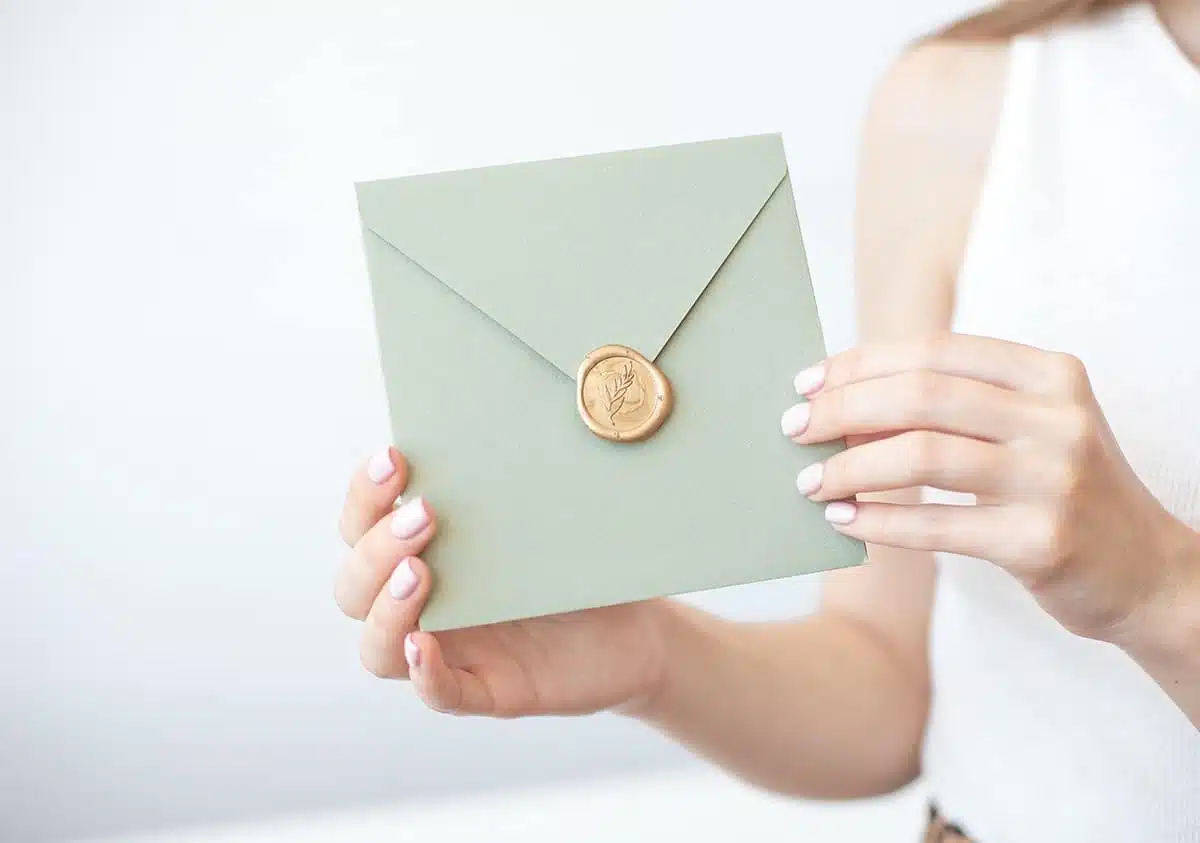 Quand distribuer les invitations de mariage ?